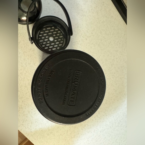 Brumate Hillary Duff Midnight Meditation multishaker - Picture 5 of 8